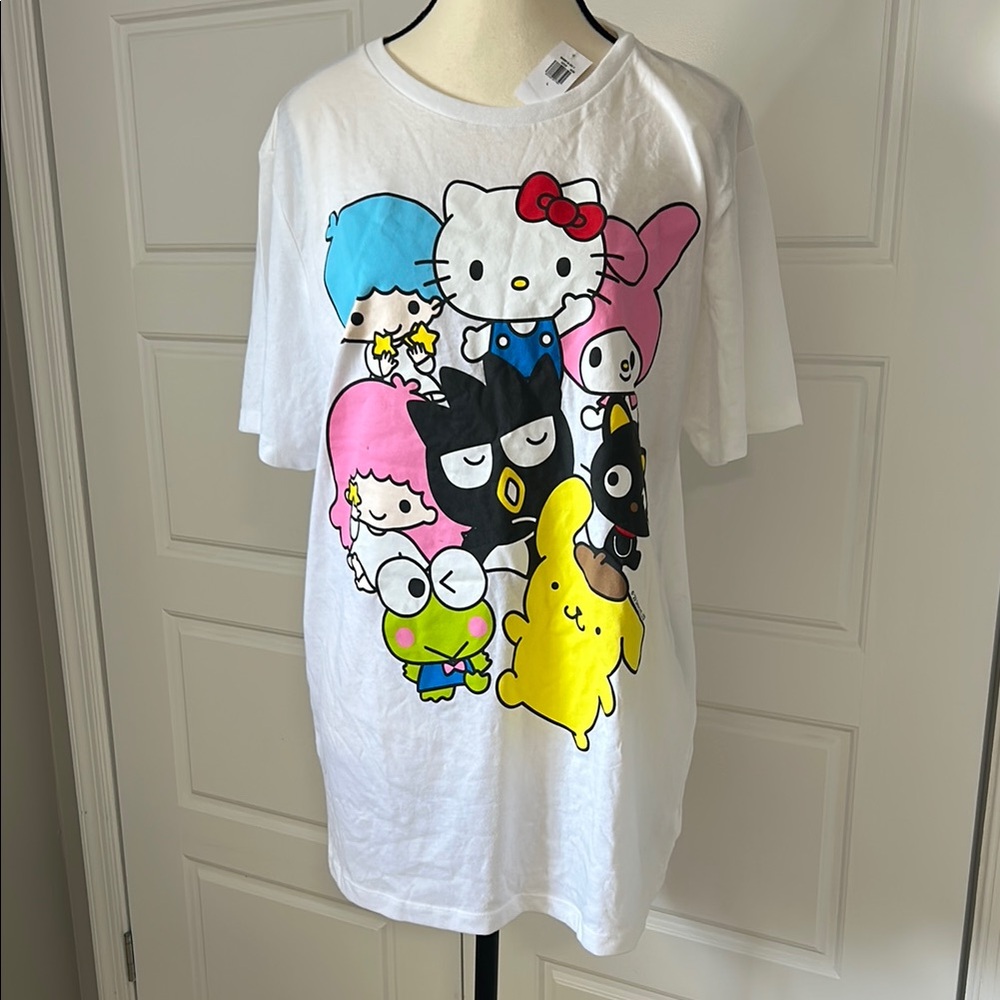 NEW NWT Old Navy Hello Kitty Short Sleeve Tee with Sanrio Design